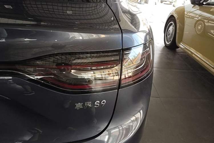 Used Hima Stelato S9 2025 Extended-Range Ultra Right Rear Taillight