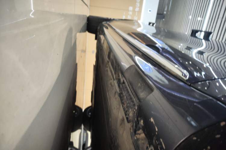 Used Hima Stelato S9 2025 Extended-Range Max+ Right Side Sill
