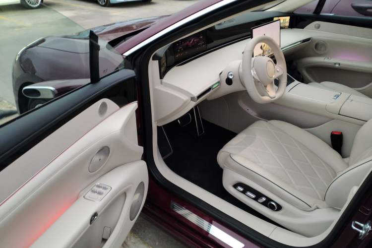 Used Hima Stelato S9 2025 Extended-Range Ultra Interior 3