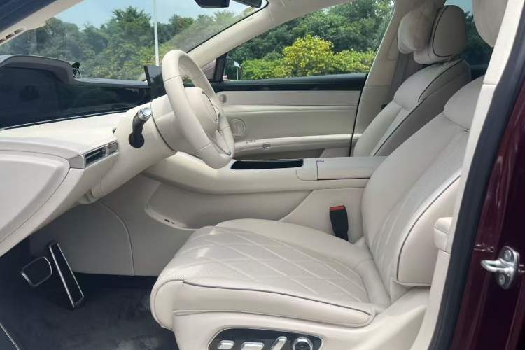 Used Hima Stelato S9 2025 Extended-Range Ultra Interior 1