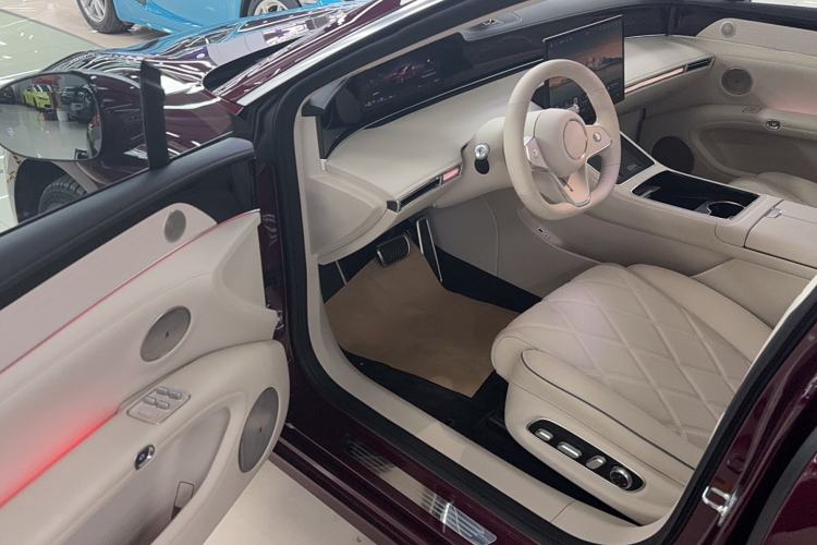 Used Hima Stelato S9 2025 Extended-Range Ultra Interior 2