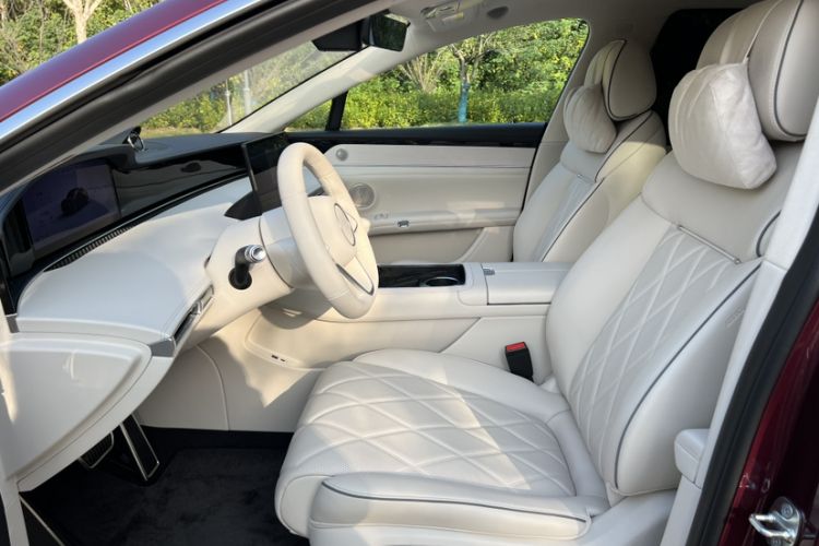 Used Hima Stelato S9 2025 Extended-Range Ultra Interior 2