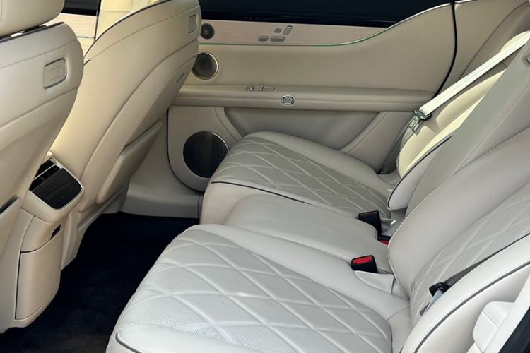 Used Hima Stelato S9 2025 Extended-Range Ultra Interior 2
