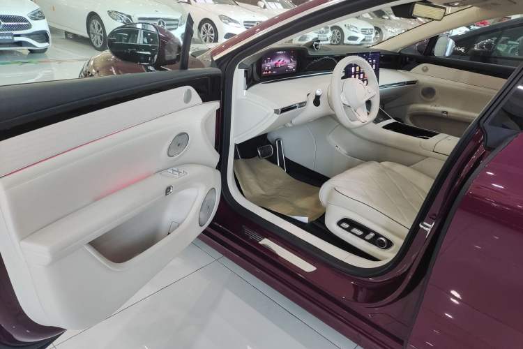 Used Hima Stelato S9 2025 Extended-Range Ultra Interior 3