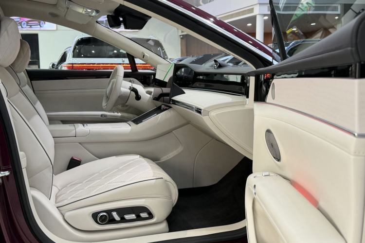 Used Hima Stelato S9 2025 Extended-Range Ultra Interior 3