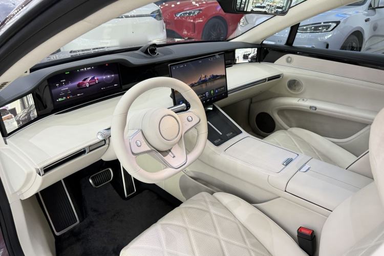 Used Hima Stelato S9 2025 Extended-Range Ultra Interior 4