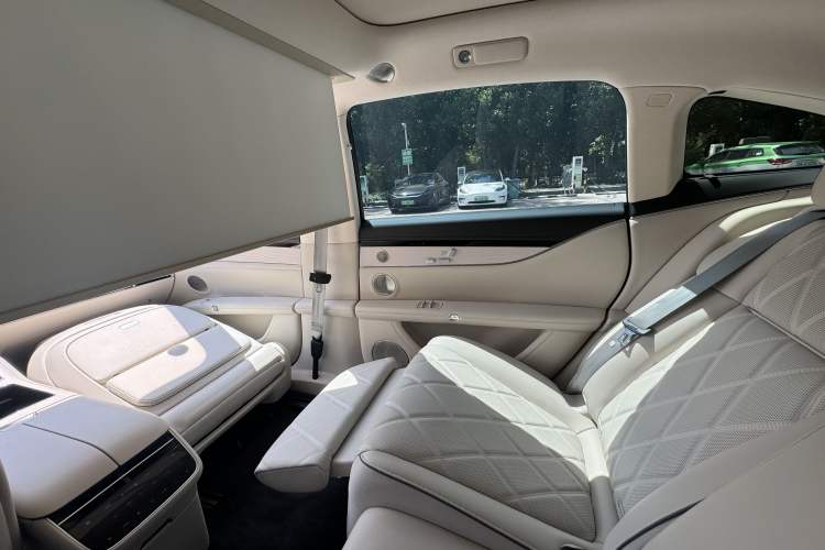 Used Hima Stelato S9 2025 Extended-Range Ultra Interior 5