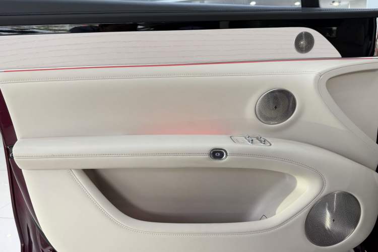 Used Hima Stelato S9 2025 Extended-Range Ultra Interior 5