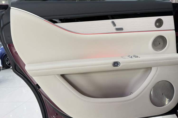 Used Hima Stelato S9 2025 Extended-Range Ultra Interior 7