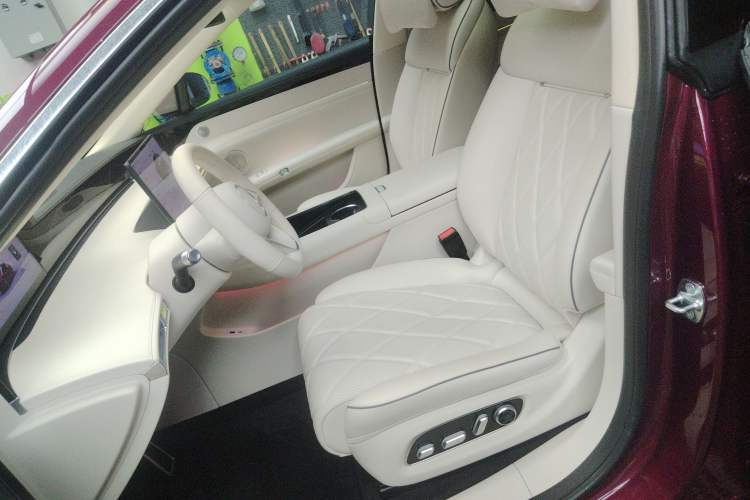 Used Hima Stelato S9 2025 Extended-Range Max Left Front Seat