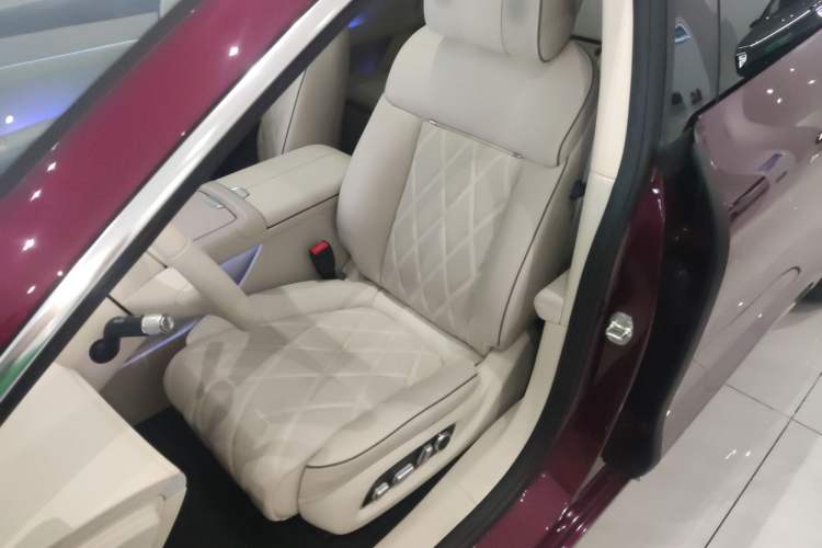 Used Hima Stelato S9 2025 Extended-Range Ultra Left Front Seat