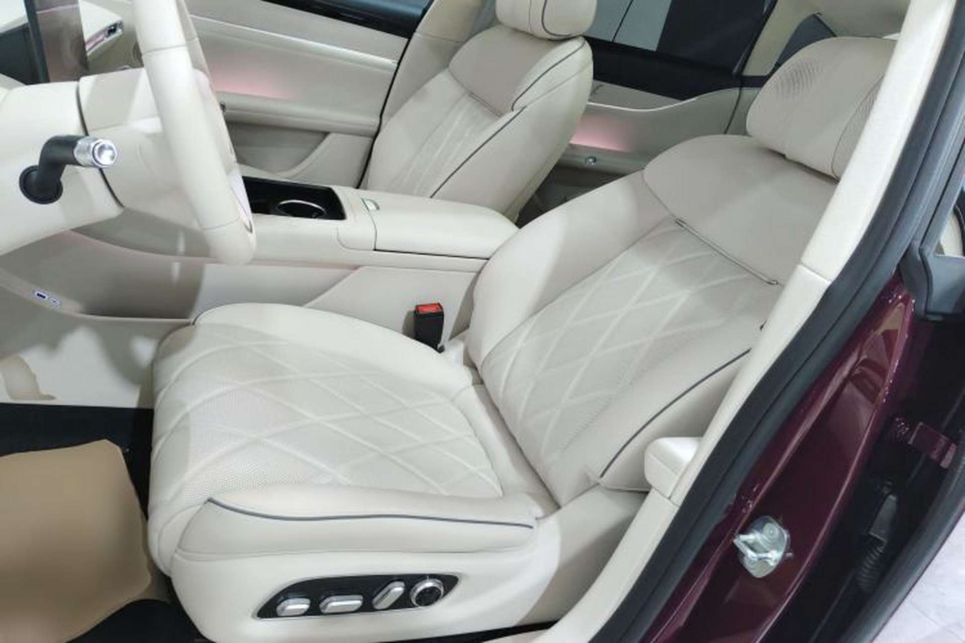 Used Hima Stelato S9 2025 Extended-Range Ultra Left Front Seat