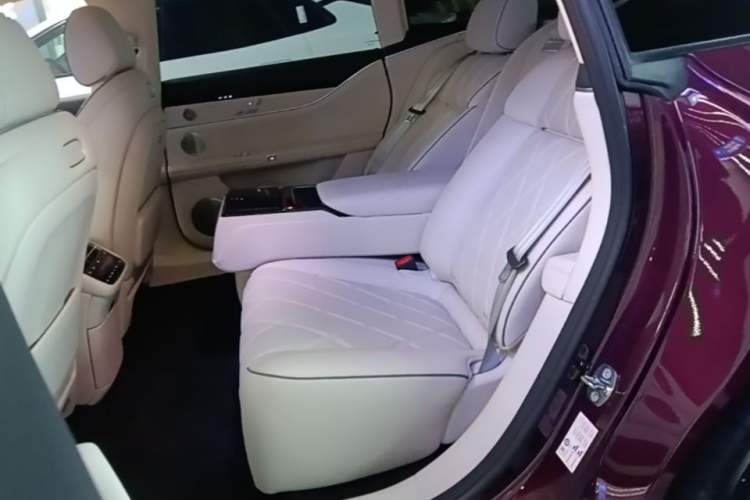 Used Hima Stelato S9 2025 Extended-Range Ultra Left Rear Seat