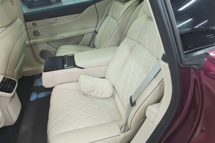 Used Hima Stelato S9 2025 Extended-Range Ultra Left Rear Seat