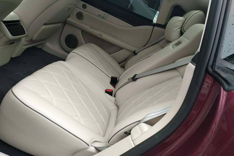 Used Hima Stelato S9 2025 Extended-Range Ultra Left Rear Seat