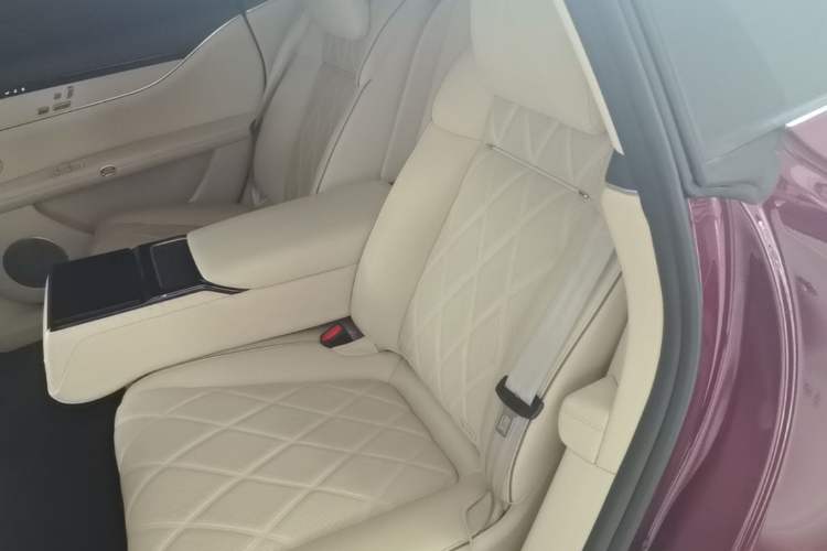 Used Hima Stelato S9 2025 Extended-Range Ultra Left Rear Seat