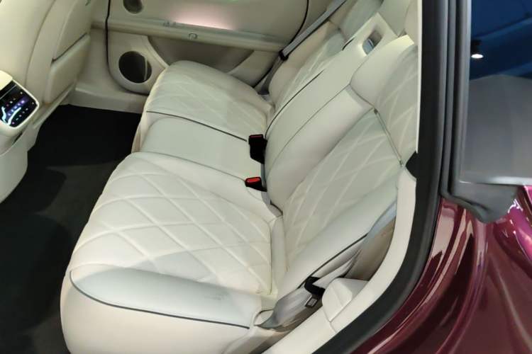 Used Hima Stelato S9 2025 Extended-Range Ultra Left Rear Seat
