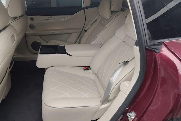 Used Hima Stelato S9 2025 Extended-Range Ultra Left Rear Seat