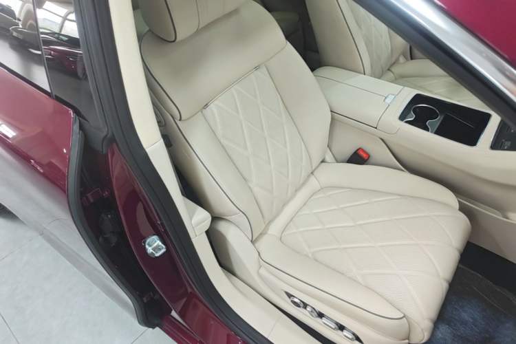 Used Hima Stelato S9 2025 Extended-Range Ultra Right Front Seat