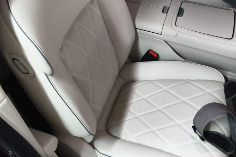 Used Hima Stelato S9 2025 Extended-Range Ultra Right Front Seat