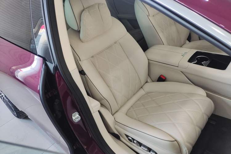 Used Hima Stelato S9 2025 Extended-Range Ultra Right Front Seat