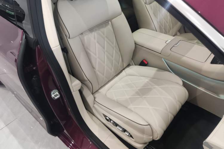 Used Hima Stelato S9 2025 Extended-Range Ultra Right Front Seat