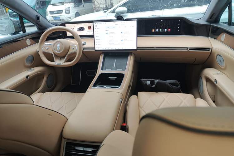 Used Hima Stelato S9 2026 Model Range-Extender Ultra, Rear-wheel Drive, 53kWh Center Console