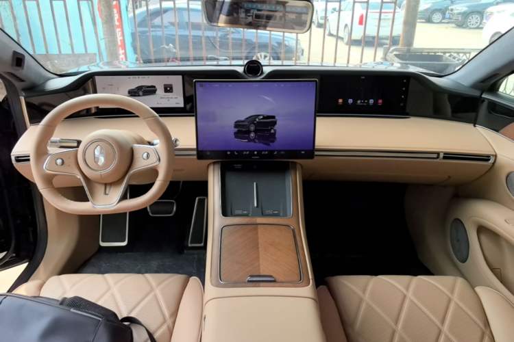 Used Hima Stelato S9 2026 Model Range-Extender Ultra, Rear-wheel Drive, 53kWh Center Console