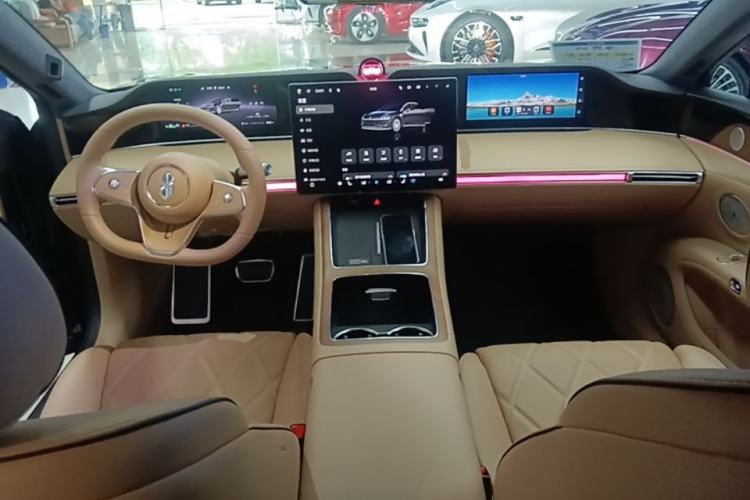Used Hima Stelato S9 2026 Model Range-Extender Ultra, Rear-wheel Drive, 53kWh Center Console