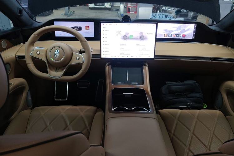 Used Hima Stelato S9 2026 Model Range-Extender Ultra, Rear-wheel Drive, 53kWh Center Console