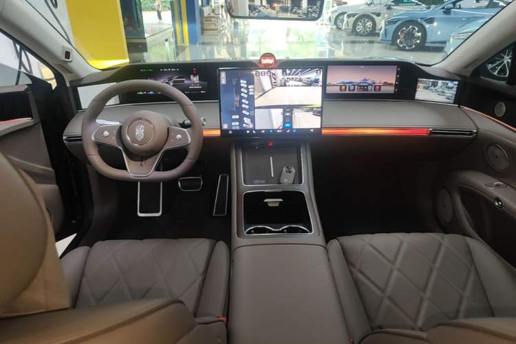 Used Hima Stelato S9 2026 Model Range-Extender Ultra, Rear-wheel Drive, 53kWh Center Console