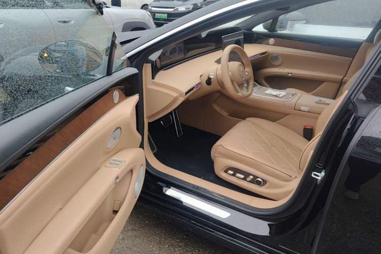 Used Hima Stelato S9 2026 Model Range-Extender Ultra, Rear-wheel Drive, 53kWh Driver Seat