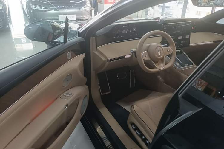 Used Hima Stelato S9 2026 Model Range-Extender Ultra, Rear-wheel Drive, 53kWh Driver Seat