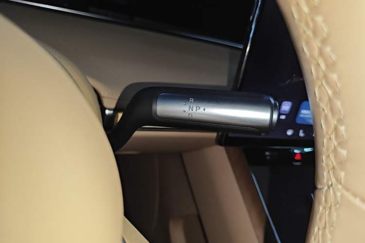 Used Hima Stelato S9 2026 Model Range-Extender Ultra, Rear-wheel Drive, 53kWh Gear Lever