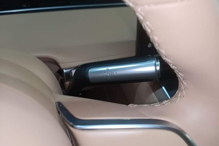 Used Hima Stelato S9 2026 Model Range-Extender Ultra, Rear-wheel Drive, 53kWh Gear Lever