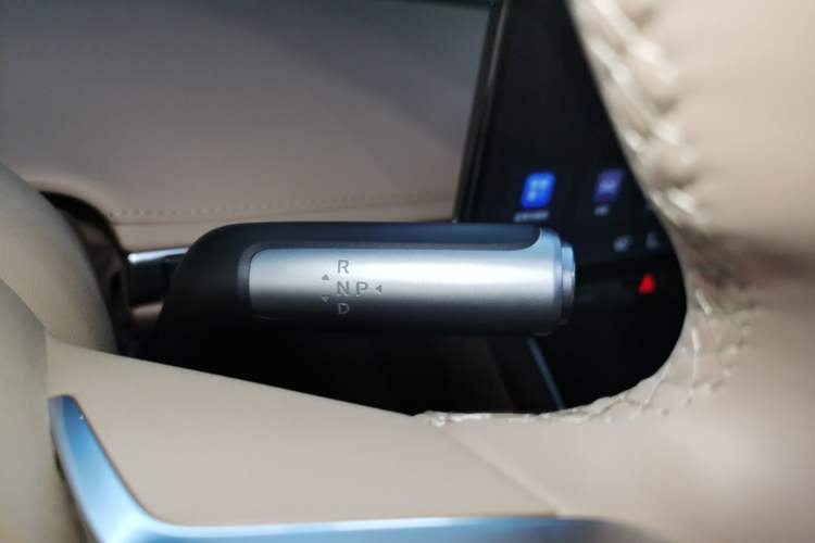 Used Hima Stelato S9 2026 Model Range-Extender Ultra, Rear-wheel Drive, 53kWh Gear Lever