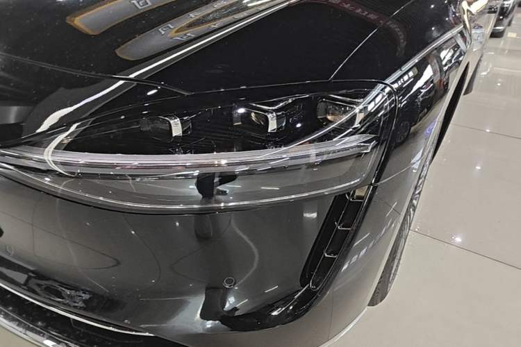 Used Hima Stelato S9 2026 Model Range-Extender Ultra, Rear-wheel Drive, 53kWh Left Front Headlight