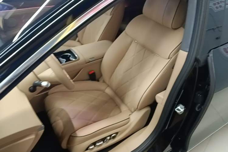 Used Hima Stelato S9 2026 Model Range-Extender Ultra, Rear-wheel Drive, 53kWh Left Front Seat