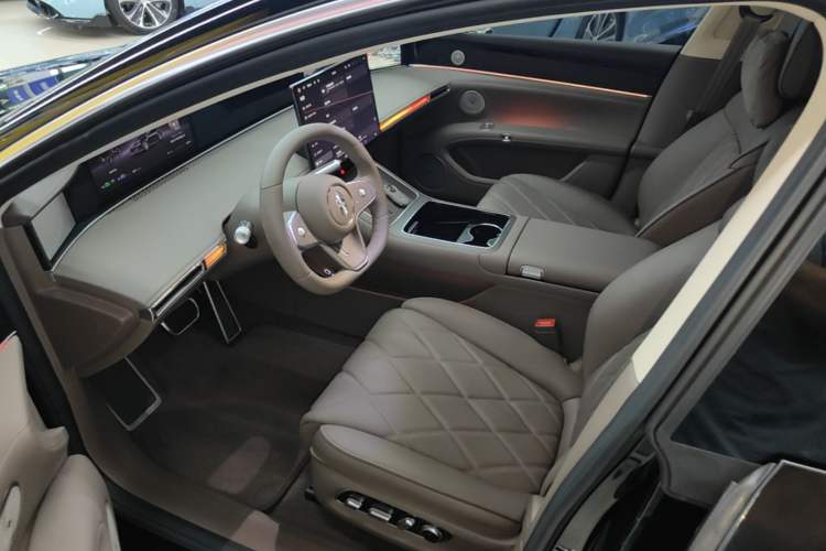 Used Hima Stelato S9 2026 Model Range-Extender Ultra, Rear-wheel Drive, 53kWh Left Front Seat