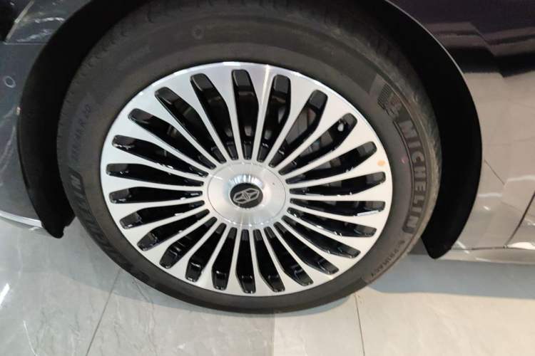 Used Hima Stelato S9 2026 Model Range-Extender Ultra, Rear-wheel Drive, 53kWh Left Front Wheel Hub