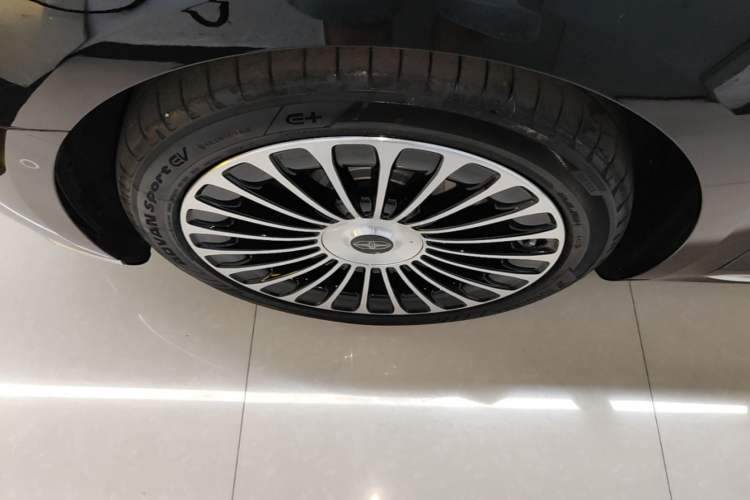 Used Hima Stelato S9 2026 Model Range-Extender Ultra, Rear-wheel Drive, 53kWh Left Front Wheel Hub
