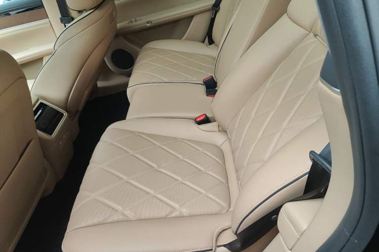 Used Hima Stelato S9 2026 Model Range-Extender Ultra, Rear-wheel Drive, 53kWh Left Rear Seat