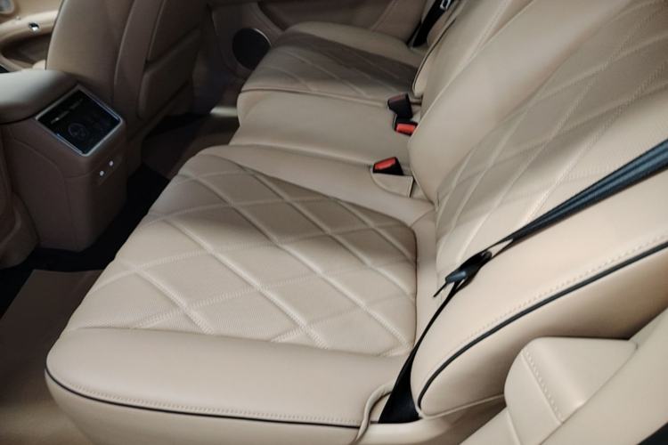Used Hima Stelato S9 2026 Model Range-Extender Ultra, Rear-wheel Drive, 53kWh Left Rear Seat