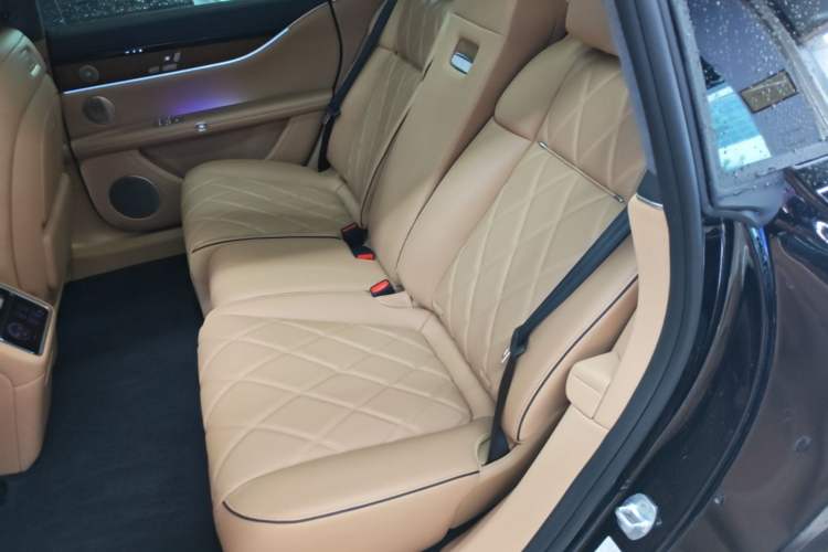 Used Hima Stelato S9 2026 Model Range-Extender Ultra, Rear-wheel Drive, 53kWh Left Rear Seat