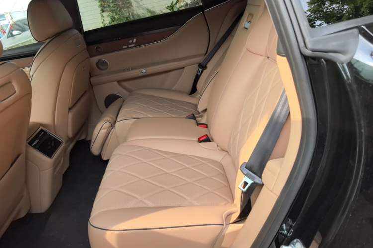 Used Hima Stelato S9 2026 Model Range-Extender Ultra, Rear-wheel Drive, 53kWh Left Rear Seat