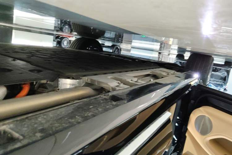 Used Hima Stelato S9 2026 Model Range-Extender Ultra, Rear-wheel Drive, 53kWh Left Side Sill