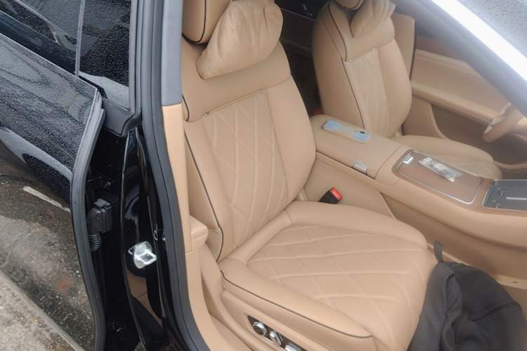 Used Hima Stelato S9 2026 Model Range-Extender Ultra, Rear-wheel Drive, 53kWh Right Front Seat