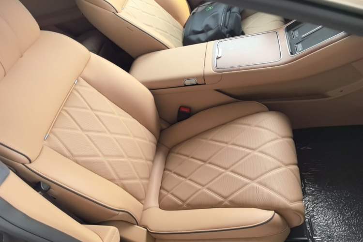 Used Hima Stelato S9 2026 Model Range-Extender Ultra, Rear-wheel Drive, 53kWh Right Front Seat