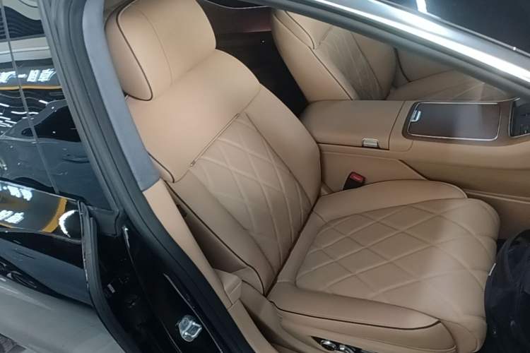 Used Hima Stelato S9 2026 Model Range-Extender Ultra, Rear-wheel Drive, 53kWh Right Front Seat