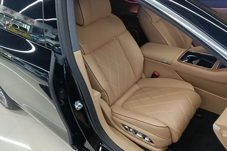 Used Hima Stelato S9 2026 Model Range-Extender Ultra, Rear-wheel Drive, 53kWh Right Front Seat